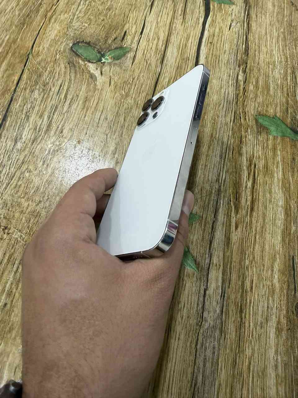 � للبيع: iPhone 13 Pro Max – سعة 256GB
🔹 الجهاز نظيف جداً، استخدام خفيف
🔹 السعة: 256 جيجابايت
🔹 نسبة البطارية: 85%
🔹 الحالة: أخو الجديد

💰 السعر:675 ألف 
📍 العنوان: بغداد – البياع
📞 رقم الهاتف: ***********
