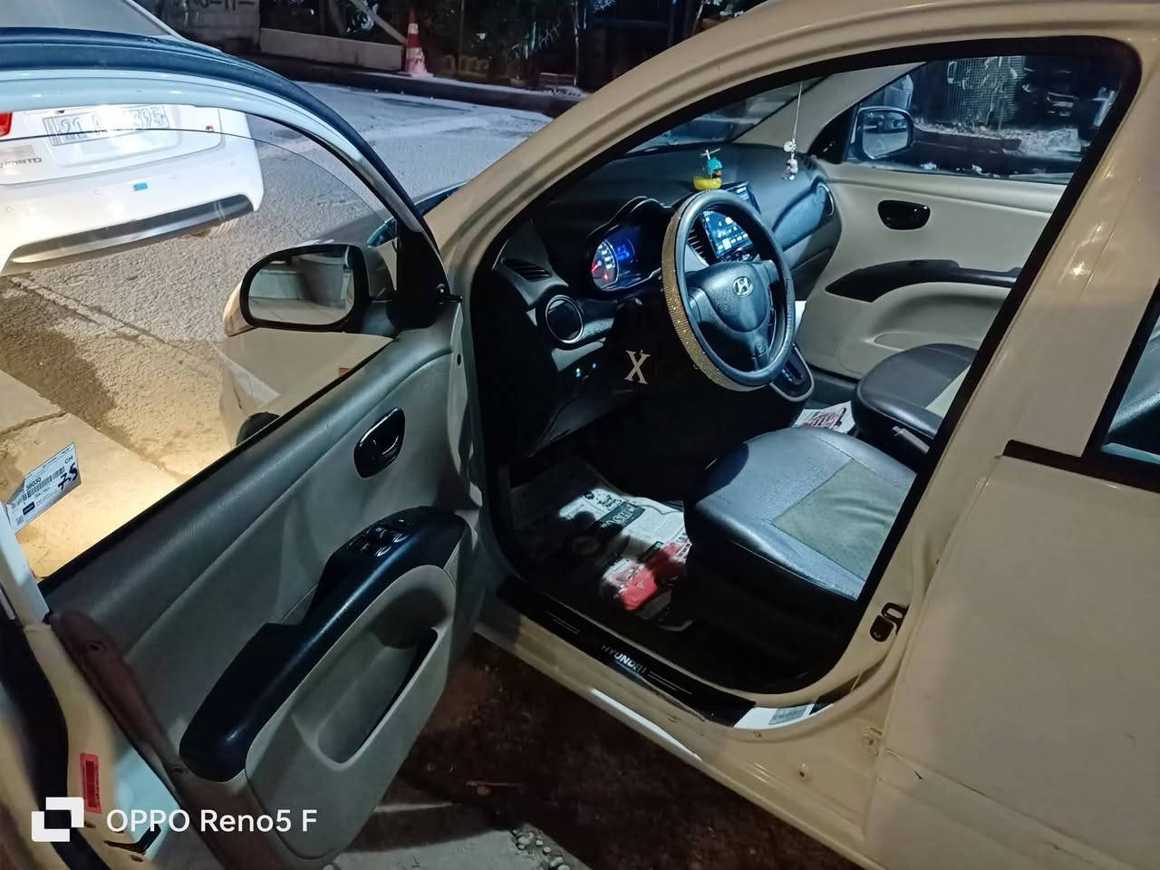 هونداي 2012 للبيع سيارة جديدة ماشية 76 الف كيلومتر محرك 4 سلندر كير اوتوماتيك السعر 52ورقة وبيها شوية مجال ان شاء الله
***********
