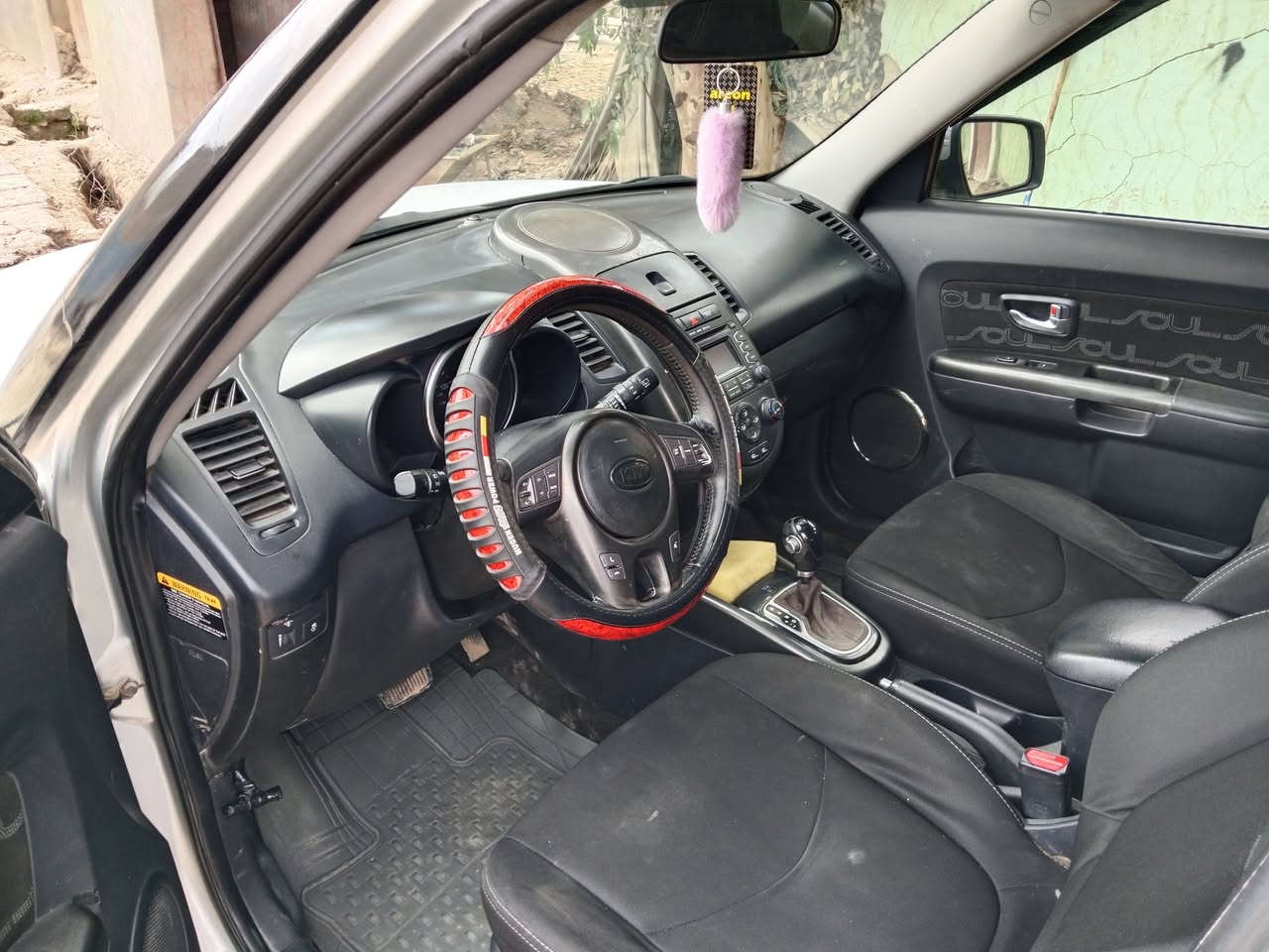 السلام عليكم للبيع كيا صول موديل 2013 سياره جاهزة كير مكينه تبريد حداديه كله جاهزة سنويه جديده اوهزه جديده بيه صبغ مكانات بسيطة مكينه 2000 دوش مكانه حله الاتصال ***********
