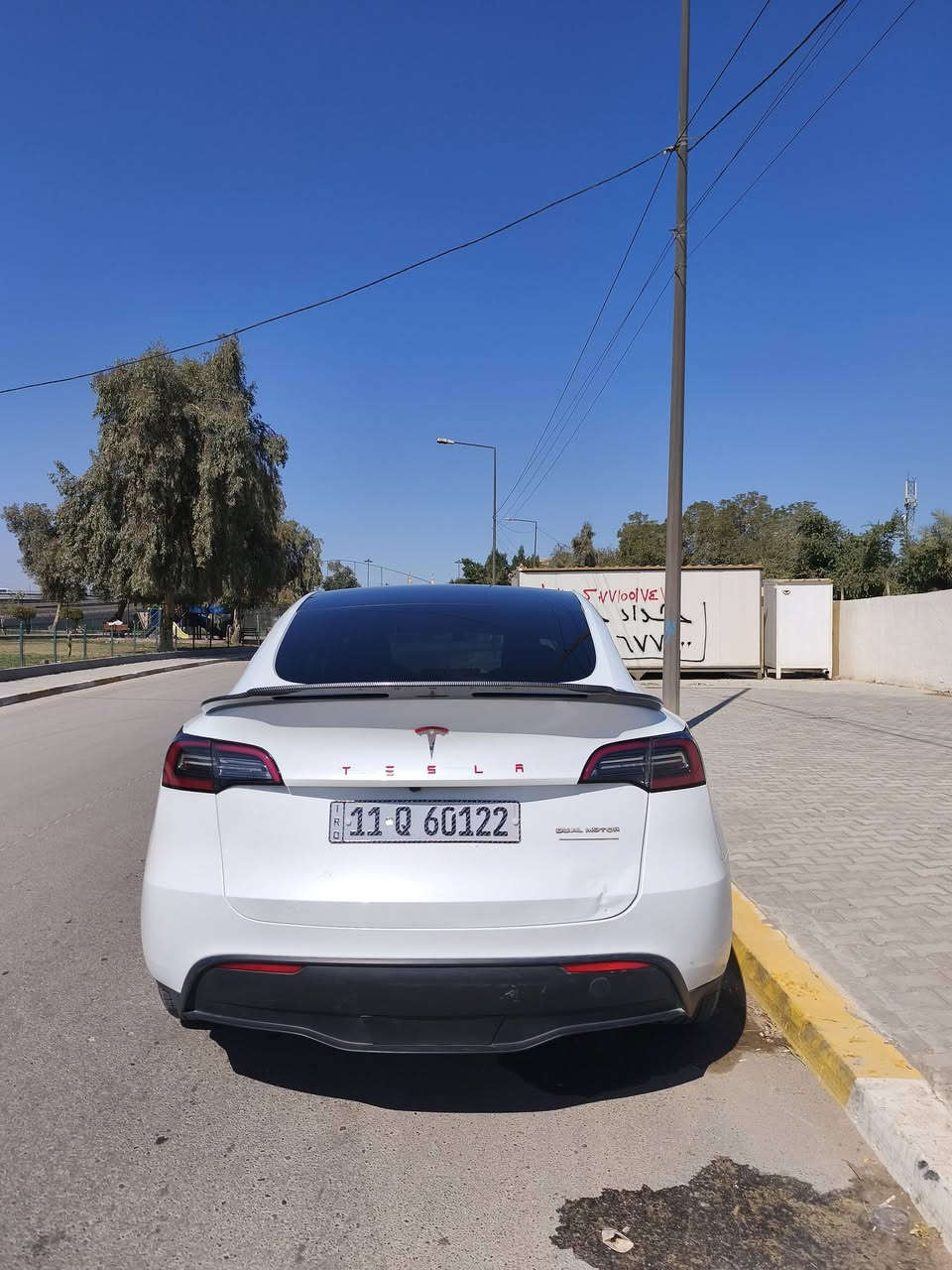 تسلا Y
2023  

ماشيه 12 الف ميل

دبل ماطور صاروخ 400 حصان 

مواصفات التسلا المعروفه هيه تجي فول 

9 كامرات ورادارات 360 ، بانوراما ، ويل 20 , كشنات وستيرن كهرباء ، مري شفط ،جنطه شفط ، كشنات تدفئه 5 مقاعد ،ستيرن تدفئه ، وايفاي ، تسجيل كامرات ، العاب ، مودات قياده ، اوتو هولد وبعد مواصفات هوايه 

مربوطه ( فون كي)  فول تحكم عن طريق الفون 

وياها شاحنه 32 امبير

اناره داخليه 

تاير امامي 255 خلفي 275

حادثها جنطه مبدله نفس اللون والجاملغ الخلفي صبغ 

يعني قطعه وحده صبغ 

مواصله شاصي ولا بطاريات متاثره 

ولا طاك ايرباك 

ما بيها اي نقص السياره 

سونارها موجود

السعر 22 ونص يعني 225 ورقه وبيها مجال

باسمي ***********

بغداد الكرخ
