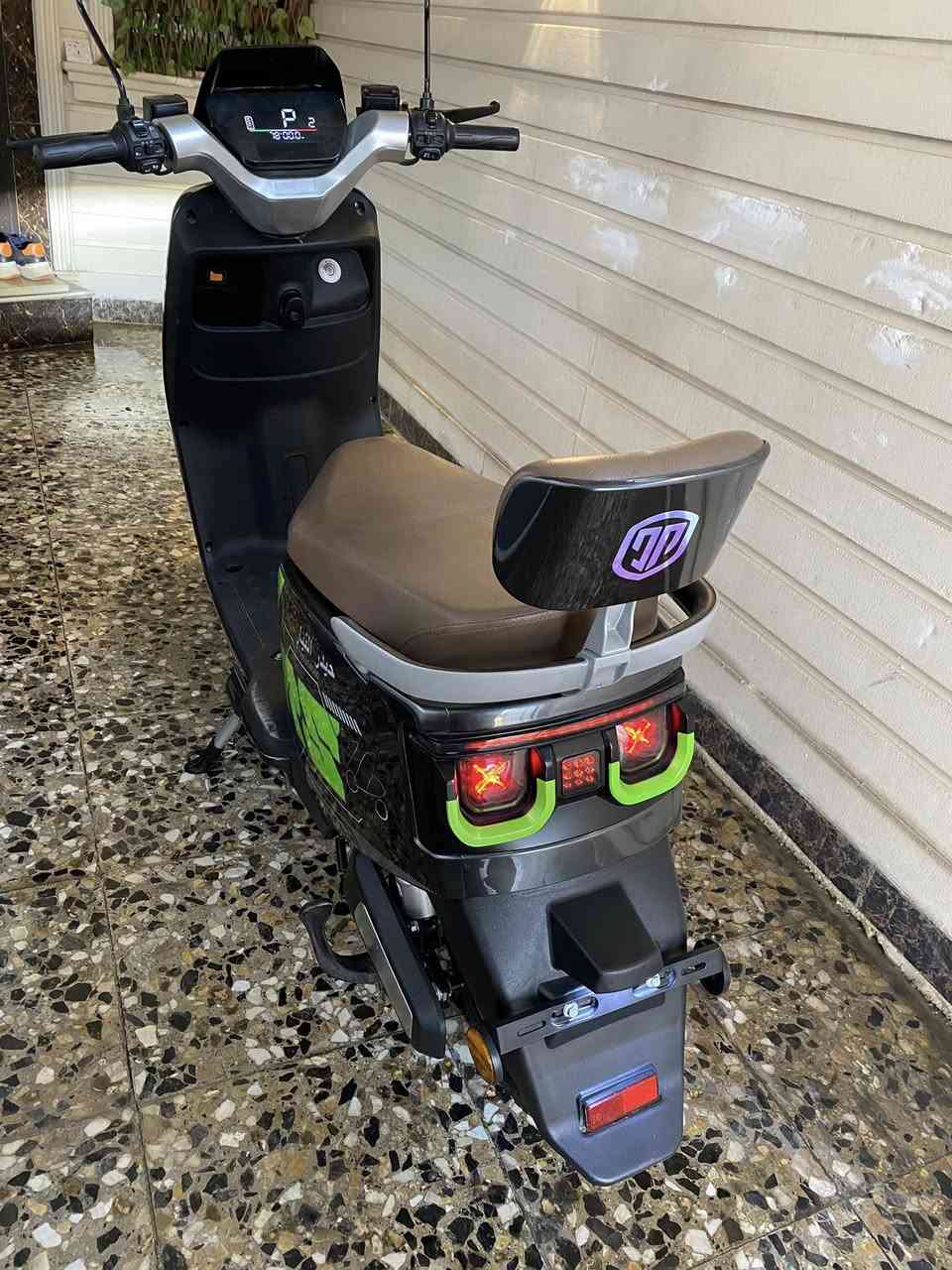 دراجة شحن ماتركس (JP)
وكالة حيدر النيار
نوع RS
السرعة الحقيقية 80 كم/س
البريكات دسك 2 امامي وخلفي
البطاريات 6 كبار 32 امبير
الملف 1200W نحاس
الممشى 1860 كيلو
تاريخ الشراء 2025/11/5
والموديل 2025
اوراق الدراجة كاملة
ودبل سويج
لايت زنون ناصي وعالي
بلوتوث سبيكر
السعر 680 الف وبيها مجال بسيط
للتواصل ***********
المكان بغداد الشعب
