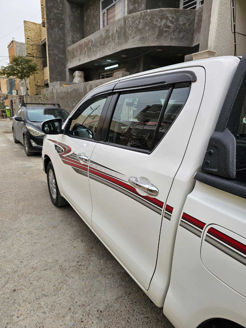 سلام عليكم بيكم تيوتا موديل 2022رقم اربيل ماشية 93 مكانها بغداد مكفولة وسونار منشور معه صور اب اسمي تريد وكالة تريد تحويل سعرها 265 بيها مجال بسيط ***********
