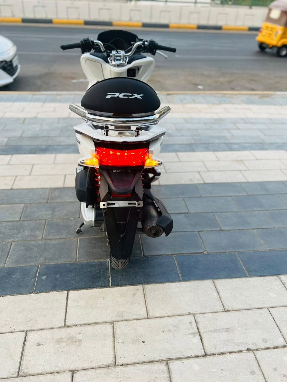 السلام عليكم دراجه PCX ياباني الجيل الثاني للبيع مكينه 150 حساس ازدحام  ياباني الاصلي دراجه مكفولة كفاله عامه مال جناي مكينه برغي ممفتوح بيه شلعه معدل فول ماشي 15 الف حقيقي السعر مليون 550 بيه مجال بسيط عنواني بغداد للاستفسار ***********
