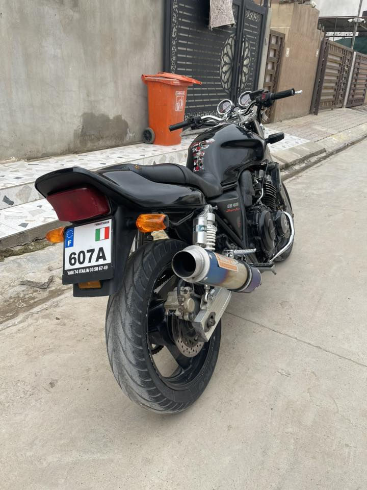 سلام عليكم سيبي فور 400 موديل 2000 محرك اسود ماشالله نضيفه كير ومحرك مكفوله مكاني كركوك السعر 14 وبيها مجال ماسنجر ماجاوب الرقم ***********
