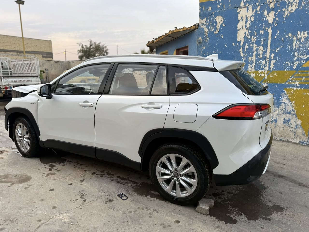 السلام عليكم 
للبيع كورلاه كروز 2025 رقم بغداد فول مواصفات بصمه شاشه فتحه سقف جلد احمر كشنات كهرباء كأمره فول 1 على 1 ماشيه 9 الف جديده السياره شغاله وتمشي للاستفسار اكثر ***********
