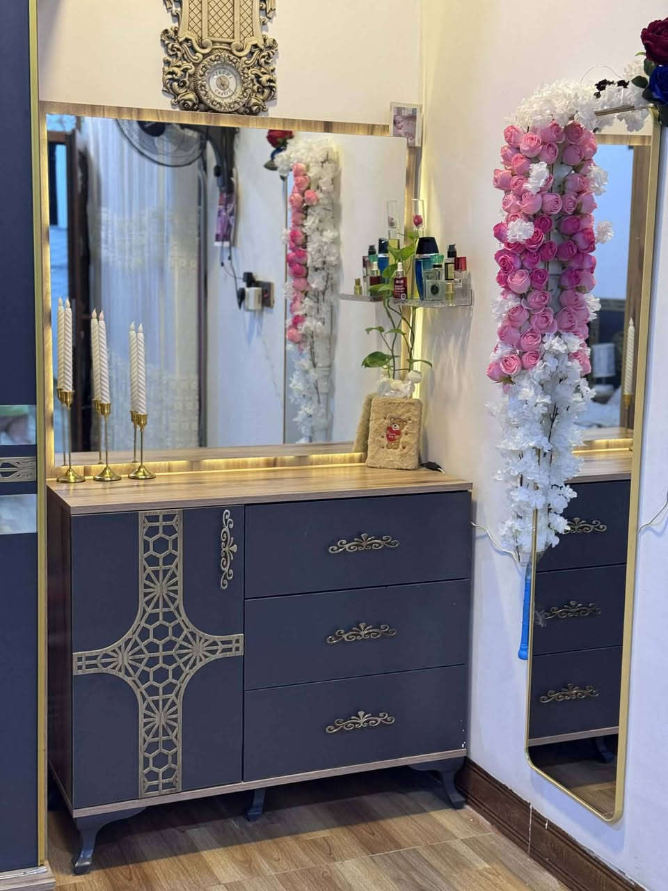 سلام وعليكم غرفه تركي جديده مستعمله شهرين 5قطع بعده جديده ويه توشك سعره 525بيه مجال شي قليل مكاني موصل تل رمان هذه رقمي ما بي وتساب***********
