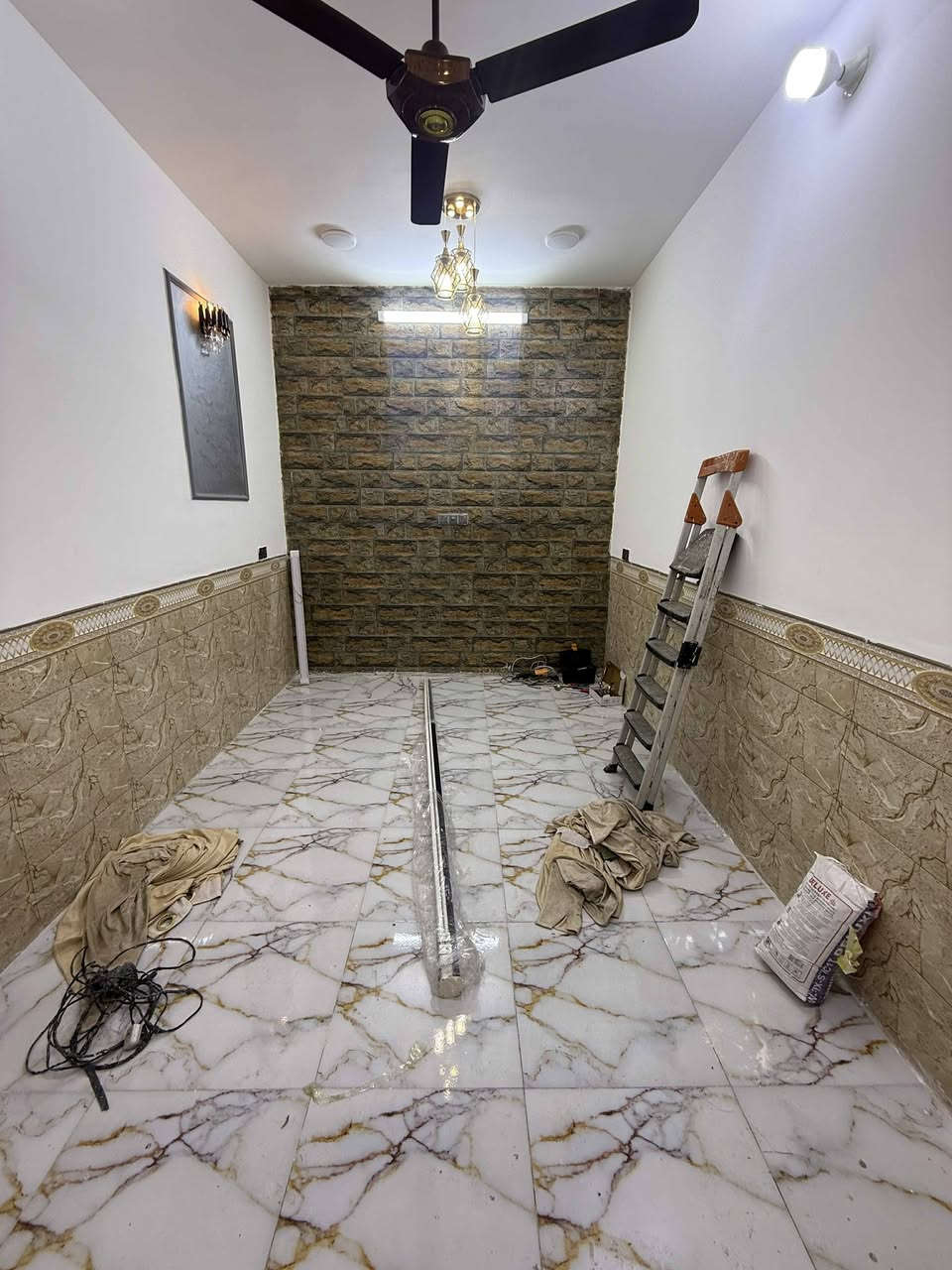 سلام عليكم ورحمة الله وبركاته 👉
مشتمل للبيع طابو زراعي سند 25
بي معامله طابو مرقم بلديه مدفوع
رسمه كامل بناء بلوك جديد 2025
شارع 10متر مساحه 125متر البيت
 #غرفه_صاله_ديوانيه_مطبخ_صحيات
عنوانه حي جبيل بضهر مجمع رحاب قرب مضيق
سعر 48يباع مع الاثاث 
***********
