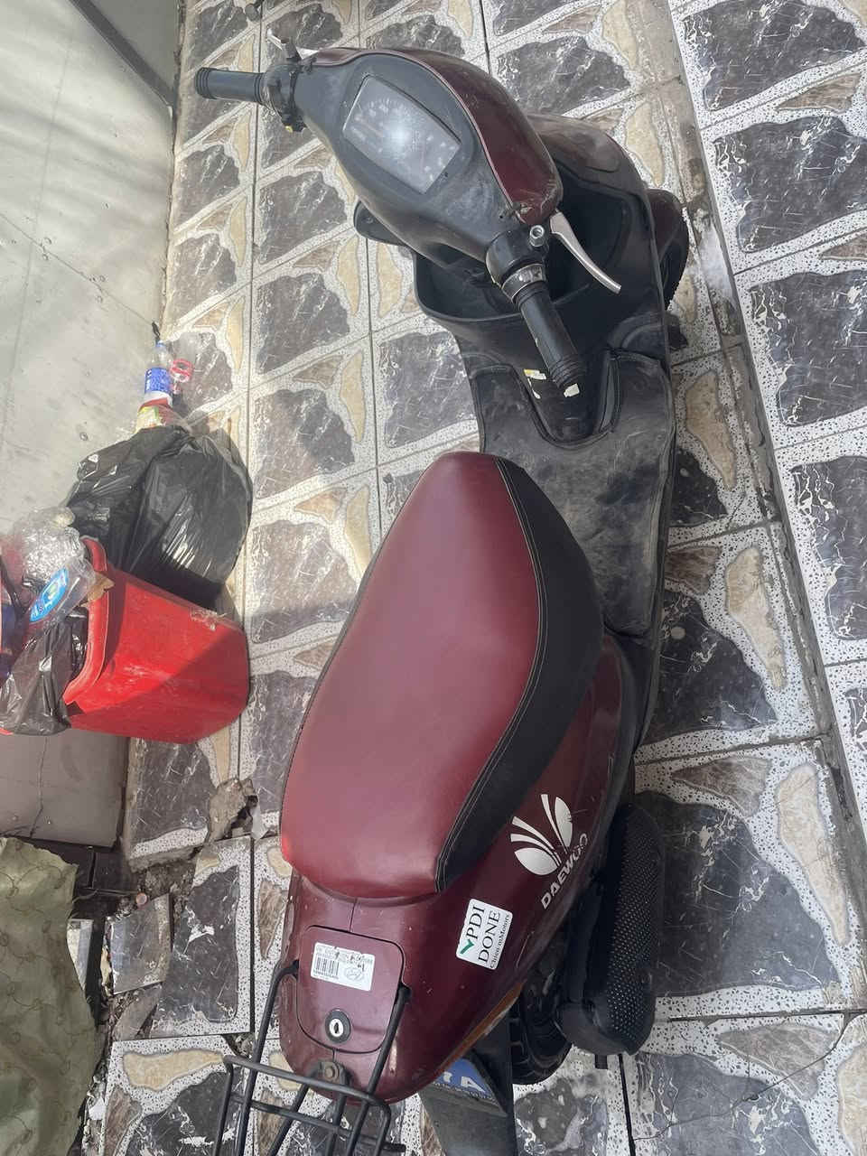 السلام عليكم دراجه ساسوكي ياباني سرعه ٦٠للبيع الدراجه تخبل شلعه ومعدل تعليك مكينه خرس ابلاد ممفتوحه كهربائياته كله شغاله نكره سلف وهندر بكل وكت السعر٢٠٠قفل قفل الرقم *********** المكان حي الجهاد
