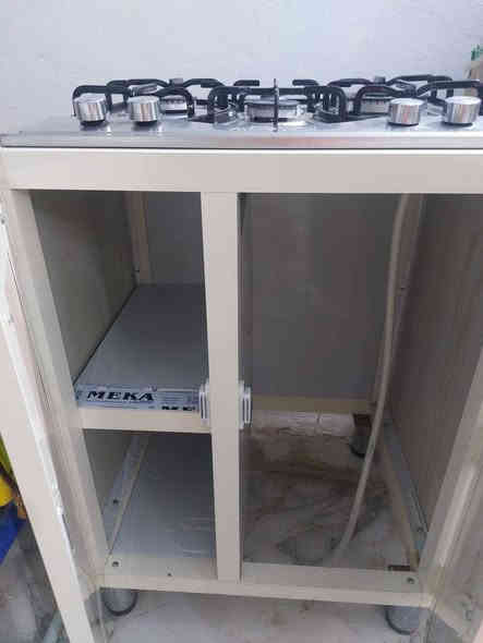 السلام عليكم طباخ اخو جديد نضافه ٩٩ كامل معه ميز المنيوم درجه اولى الثقيل السعر 250 الف واتساب *********** يوجد توصيل داخل النجف
