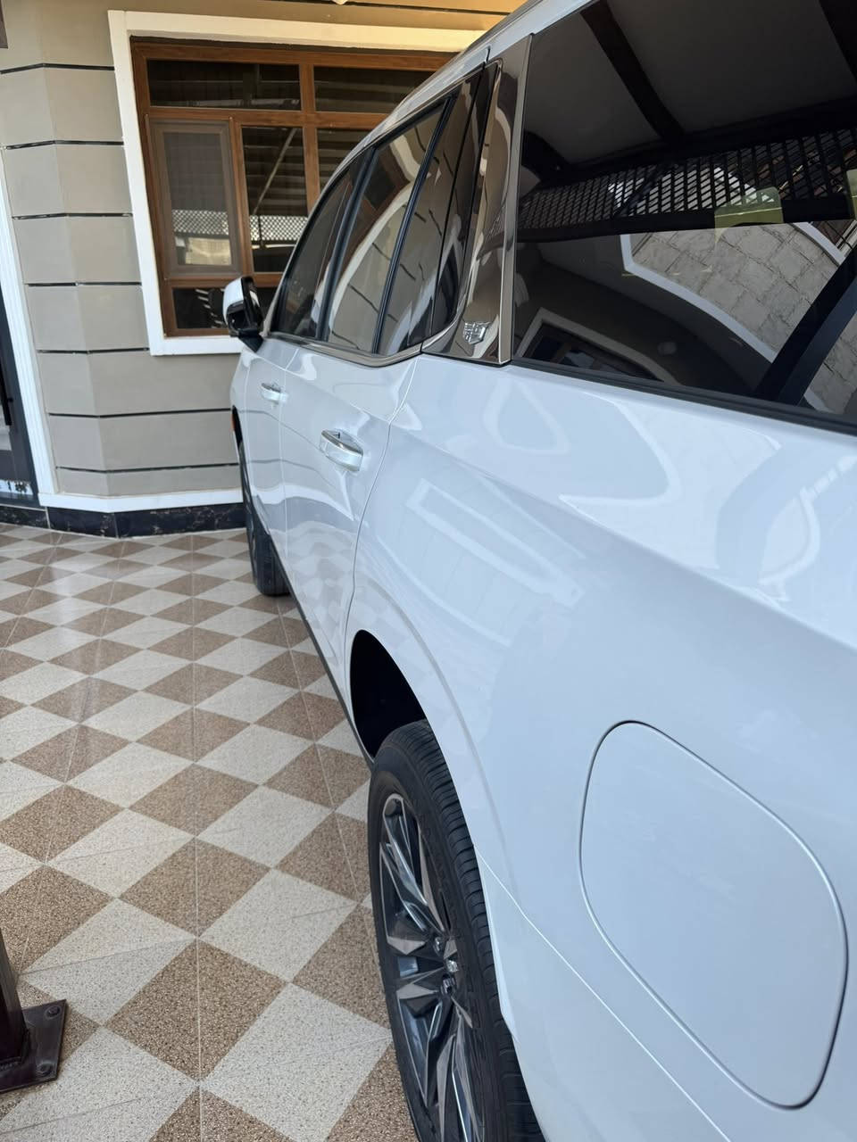 كاديلاك وارد أمريكي موديل 2023 ماشيه 27 الف كيلو حادث جدا بسيط رقم اربيل مميز للاستفسار الاتصال عله الرقم ***********
