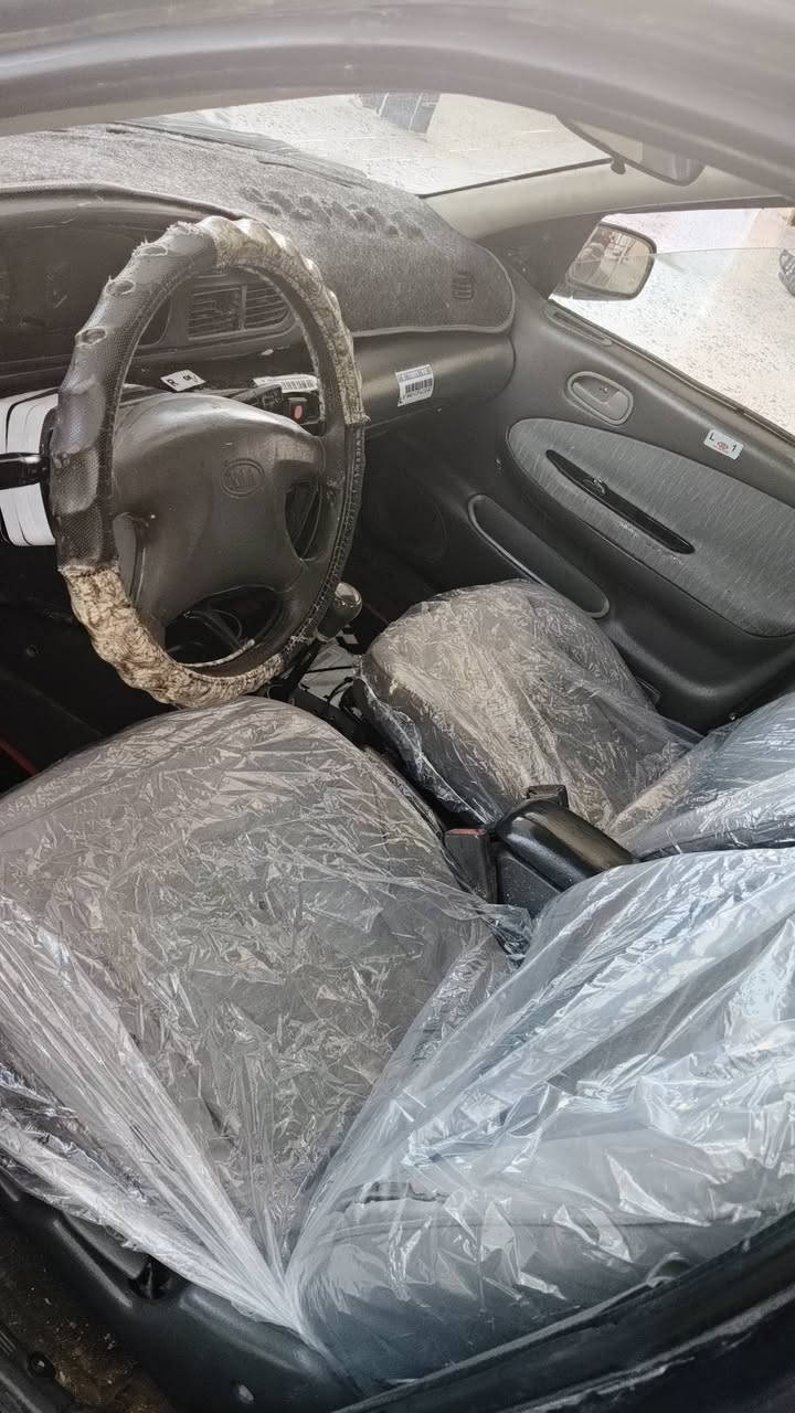 يالله سيفيه موديل 95 سنويه لل29مشروع وطني 
محرك مفتوح كير عادي محرك شرط لا صرف ولا بخار ولا خربطه ولا دخونه سوده ولا جكجكه مكينه ناعمه وخير من الله كير كذالك صدر كله جديد مسوي 
كهربيات كله تشتغل طوافه كيج حماوه 4جام يصعد وينزل ترايه ناعم ونشطه بل شارع  لايت عالي ناصي 
مكفوله من خياس وشواصي وفرممات اي عيب مابيه انشالله 
سعر 26بيه مجال شي قليل ***********مكاني ديالى بعقوبه مركز بل عافيه ع ياخذه سياره نكره صبح وين معجبك توكل بيه متوكفك
