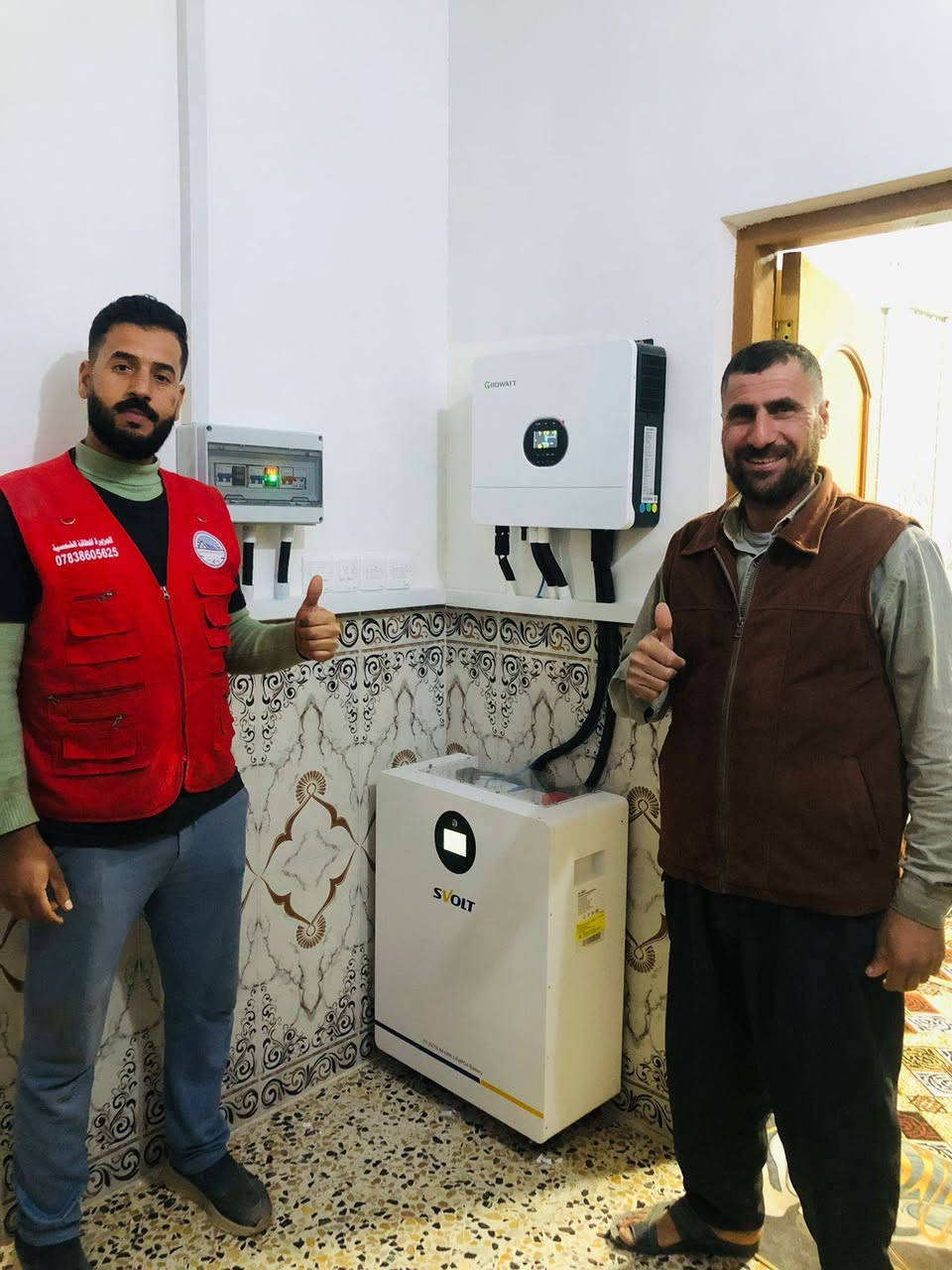 تم ربط منضومة طاقه شمسية  بقدره 16 امبير ليلي ونهاري للأخ العزيز حامد دليل المصلح باستخدام بطارية svolt بحجم 16 كيلو العملاقه وبضمان لمده 5 سنه وانفيرتر  6 كيلو واط  قابل للتطوير مستقبلا وبضمان لمده سنه والواح عدد 8 الواح بقدره 620 واط بضمان لمده 15 سنه كل ذالك تجدونه لدى الجزيرة للطاقة الشمسيه ملاحظه اخوان يوجد لدينا منظومات على ماستر كارد الرافدين بدون مقدم لمده 18 شهر شركه الجزيره للطاقه الشمسيه الحل المثالي بيتك كل ما عليك الاتصال بالرقم***********
