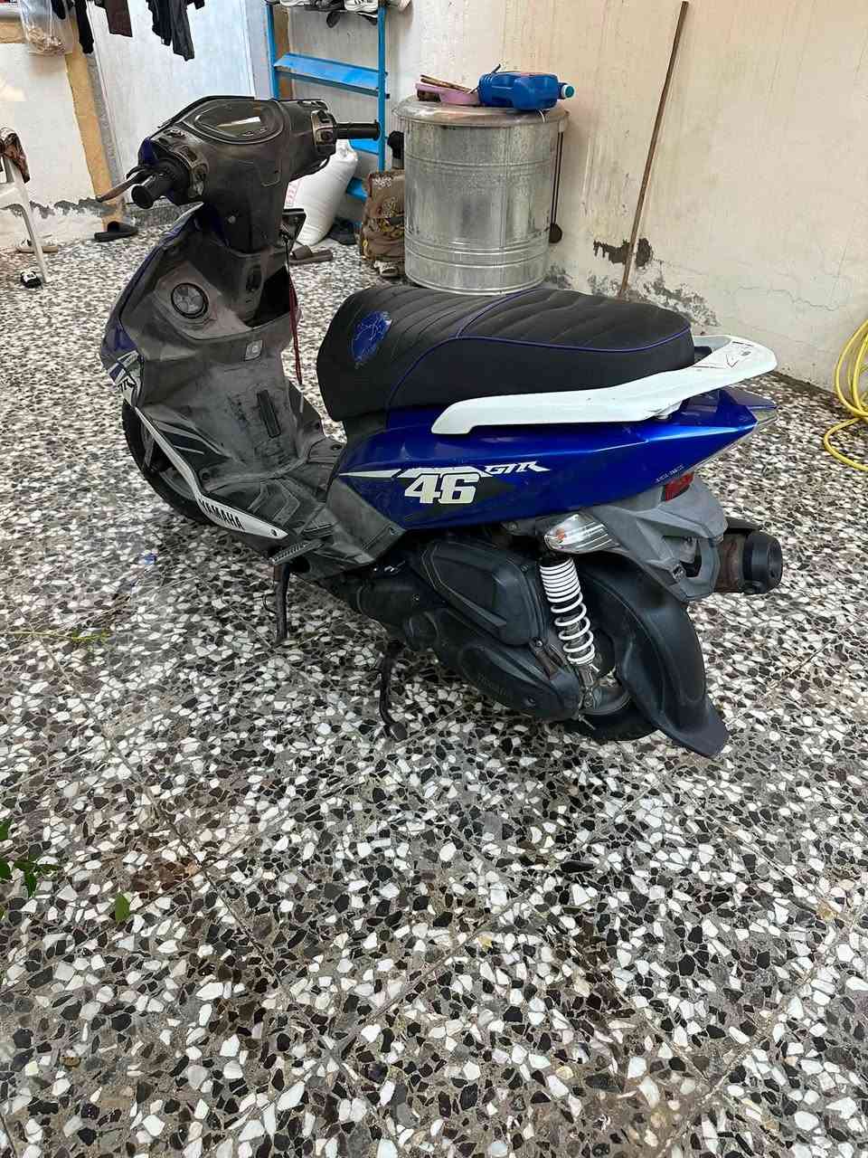 السلامً عليكم دراجه GTR كفاله عامه كهربائي كلها شغاله  نكره سلف دشبلون الكتروني دراجه ٢٠٠٩ بيها ملاحضه بسيطه بل كفر كدام مكسور ومصلح يم فايبر كلاس رقم ***********عنون جكوك سعر 750 بيها مجال حك الجيه
