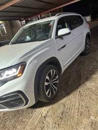 سياره فلوكس واكن اطلس موديل ٢٢ مكفوله كفاله كامه حته من الشخط بدون حاد...