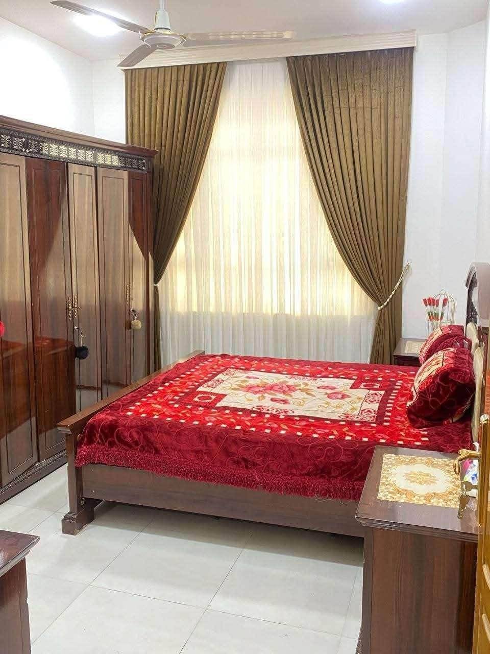 🏠 *دار للبيع - حله حي الزهراء / شارع عبد الله الرضيع* 
 
*المساحة:* 75 متر   
*الواجهة:* 7.5 متر × النزال: 10 متر   
*الطابو:* زراعي سند 25، تحويل مباشر   
*الموقع:* قريب جداً على الشارع العام، عرض الشارع 10 متر   
*المدخل:* يدخل من 3 شوارع 
 
*التفاصيل:* 
*الطابق الأول:* 
- استقبال + مطبخ + كندور 
- مجمع صحيات داخلي وخارجي 
 
*الطابق الثاني:* 
- غرفتين + كندور 
- مجمع صحيات 
 
*الخدمات:* كاملة   
 

📞 *للاستفسار

***********
