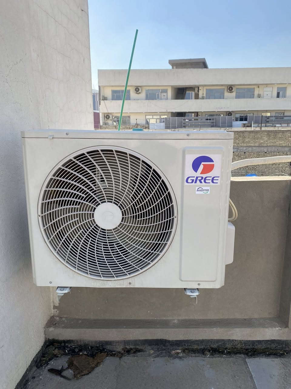 سبلتين ٣طن اخو الجديد 
انفيرتر مستعمل فقط ٦ اشهر 
السعر ٩٠٠ بي مجال بسيط 
للتواصل ***********
