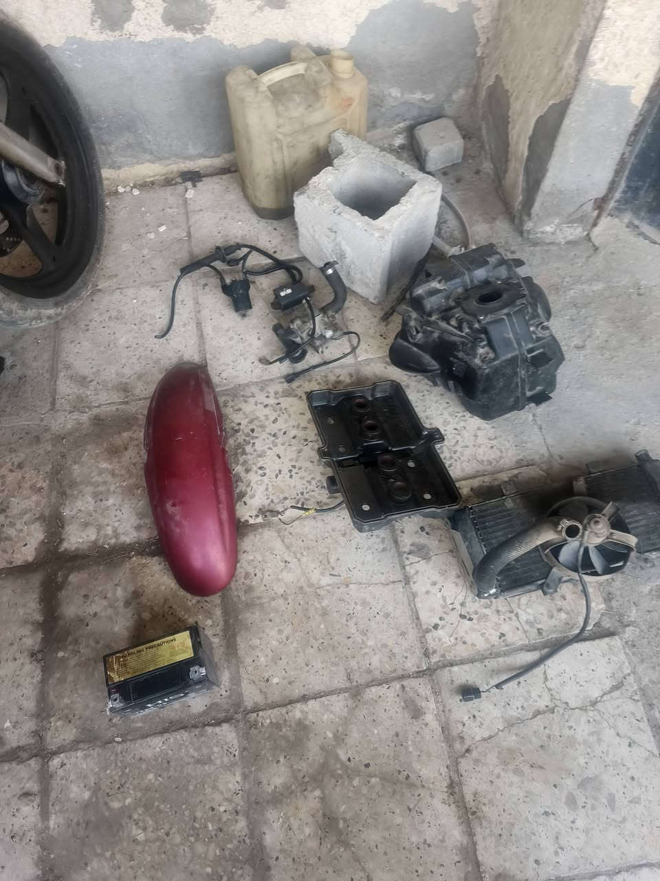 سلام عليكم بانده كرستال للبيع معلكه ولف 4 ابيع كوم حديد تجي تحمل وتروح دراجه اوراقها ضايعه يعني بدون سعر 250 الف قفل قفل مابيها ربع ينزل رقمي *********** متواجد واتساب
