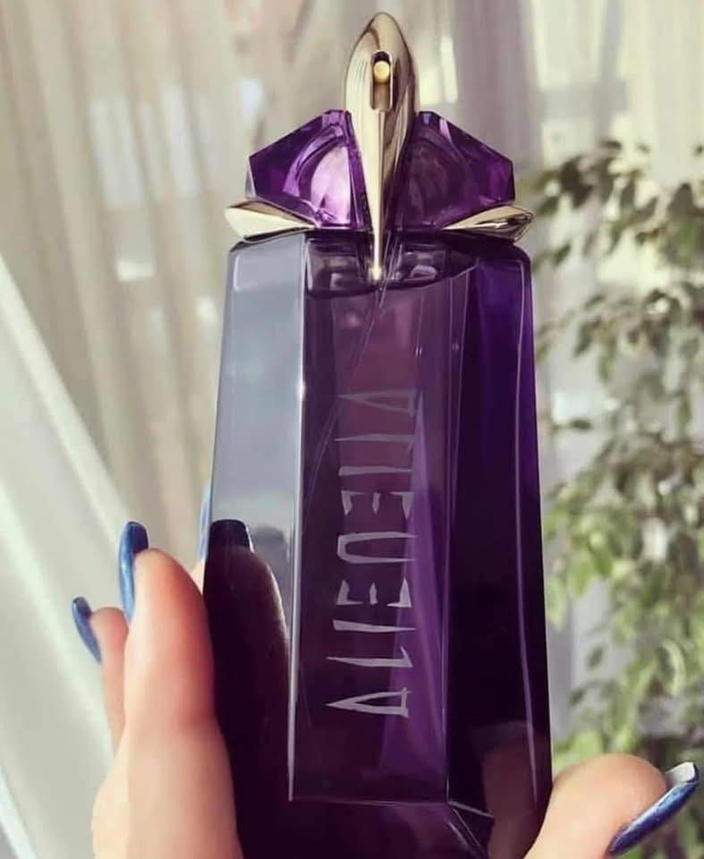 عطر MUTANT💜
هو عطر نسائي من ابتكار دار الأزياء الفرنسية تيري موغلر (Thierry Mugler)، وتم إصداره لأول مرة في عام 2005.🤩
 يتميز العطر برائحته الشرقية الزهرية الغنية، وبتركيبته المتميزة التي تدوم طويلاً على البشرة وتمنحها رائحة جذابة ومميزة التي تسحر الحواس واكثرها مبيعاً 🔥
متوفر توصيل


**إذا كنت صاحب هذا الإعلان وتريد حذفه لأي سبب، رجاءا أرسل رسالة إلى الدعم الفني**
