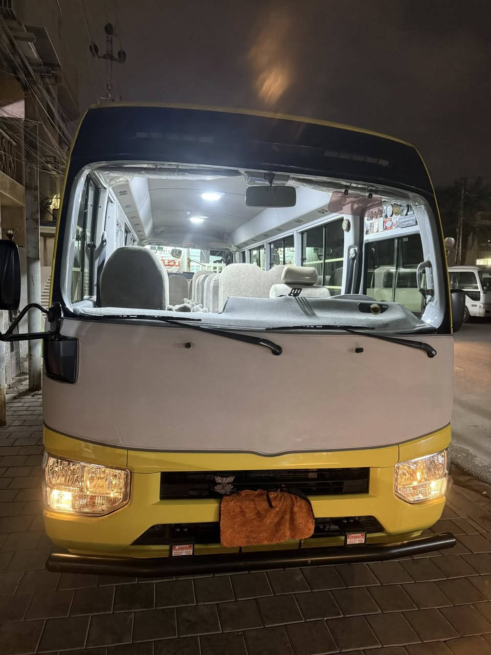 السلام عليكم ورحمة الله كوستر فيرنه ٢٠١٧ السيارة 
خير من الله ومتعوب عليه كل نقص مابيه السعر 435الستفسار ***********
