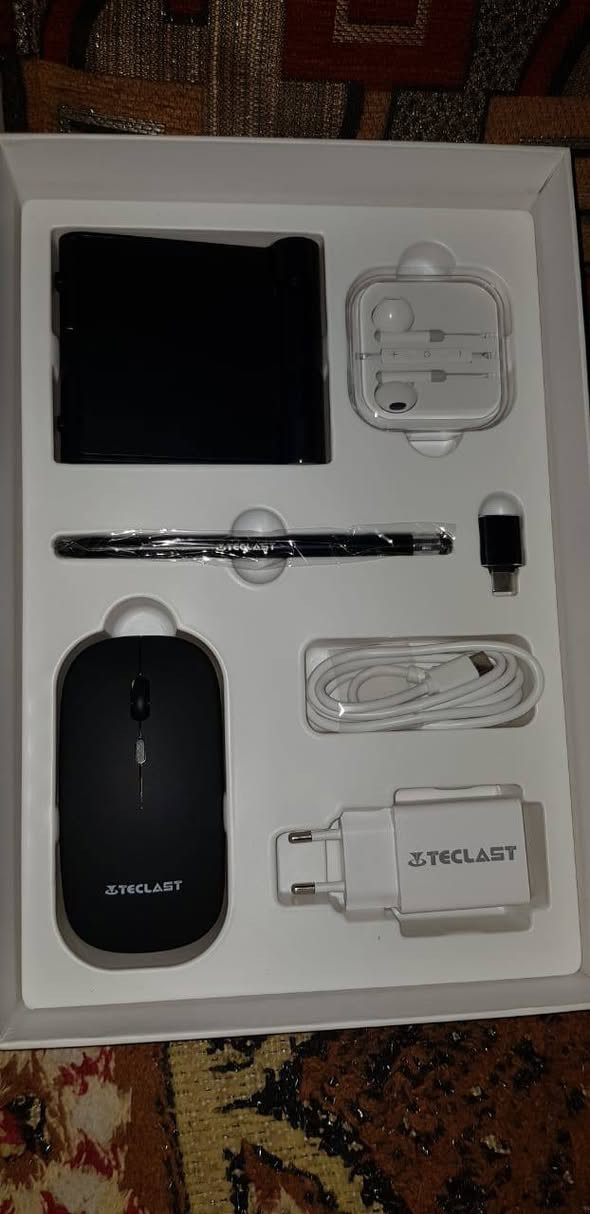 السلام عليكم للبيع ايباد وملحقاته كامله مثل ما موضح  بالصوره مكاني البصره سعره 150 وبي مجال رقم الهاتف ***********
