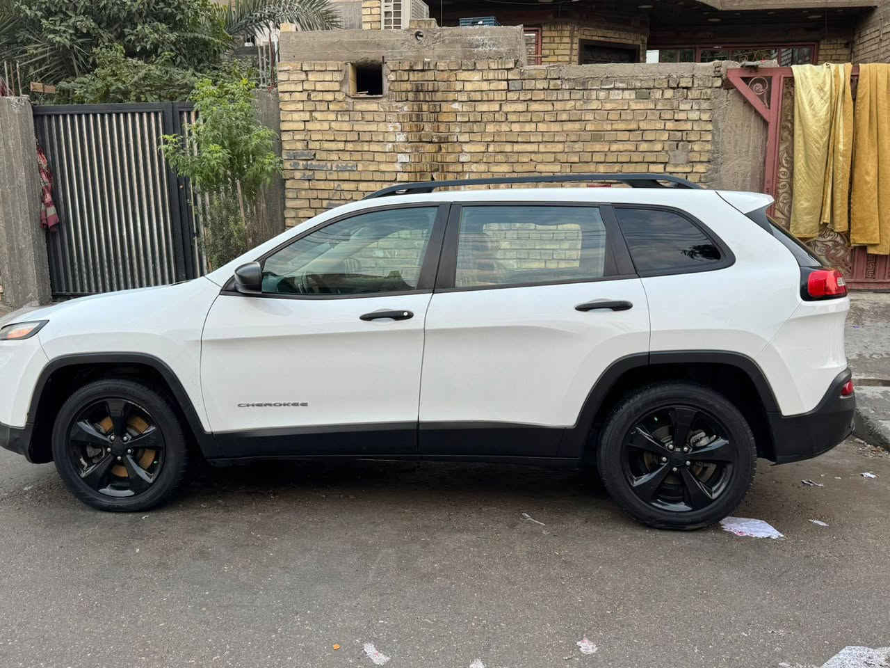 سلام عليكم
جيب بزون للبيع

موديل 2017 

ماشيه 88 K حقيقي 

سياره بجيس تجي وتشوفهه 

مكان بغداد

سعر خاص
***********
