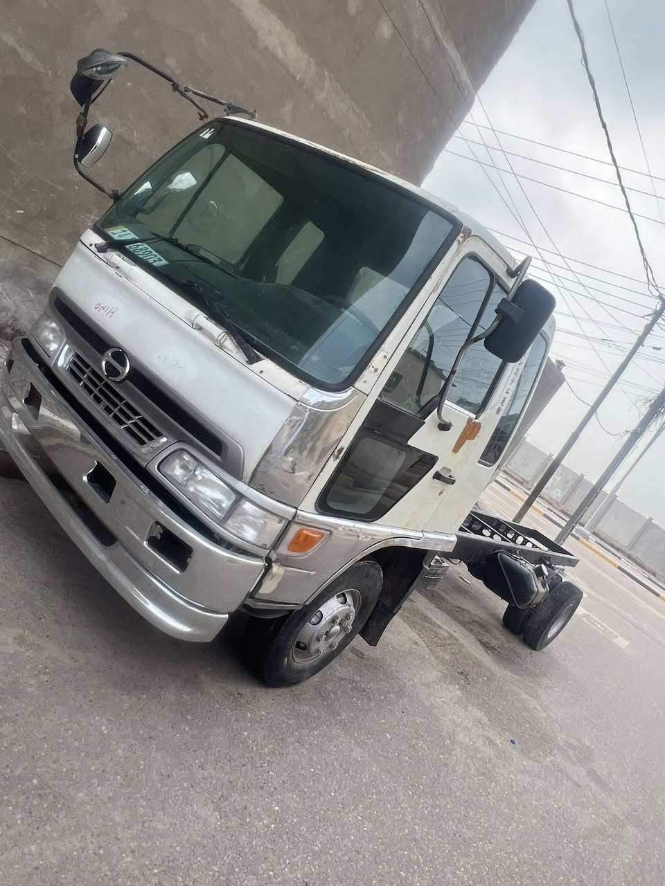 السلام عليكم هينو انكر ابوشفه فول عادي مكينه 80فاكيوم شيطان خطين سياره مكفوله من شاصيه 625بلادي من كير من مكينه كفاله عامه سعره مسجله وكامله 150بدون تسجيل يعني 110 مكانه بصره ***********
