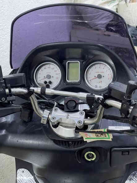 سلام عليكم
خوان تي ماكس ٢٠٠٨للبيع
دراجه رمبه جديده مكفوله من كلشي 
ورقت مزاد بيه مثل ما موضح بصور
تدفئه بل يدات ٣ منافذ شحن ذيل رياضي ٣سويجات
دراجه ماشيه ٣٣ حقيقي 
*********** اتصل وبيك خير ودلل
