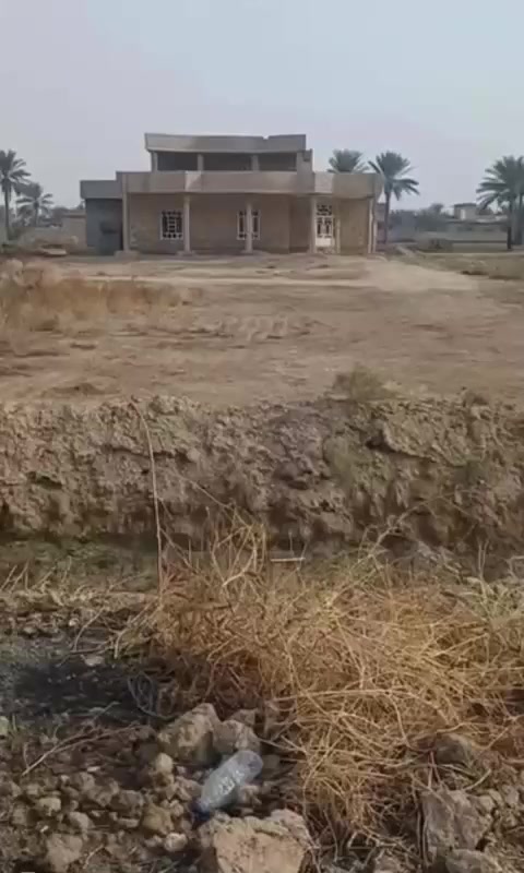 بيت للبيع طابقين 

العنوان الرمادي الحامضيه 

مساحه1300متر   

مساحه البناء 450متر 

طابو سند 25تحويل مباشر 

البيت يرهم مقدمه والباقي اقساط 

باقي التفاصيل بل الفيديو 

الاتصال ‏‪***********‬‏

عنوان المكتب الرمادي خلف العاب السندباد
