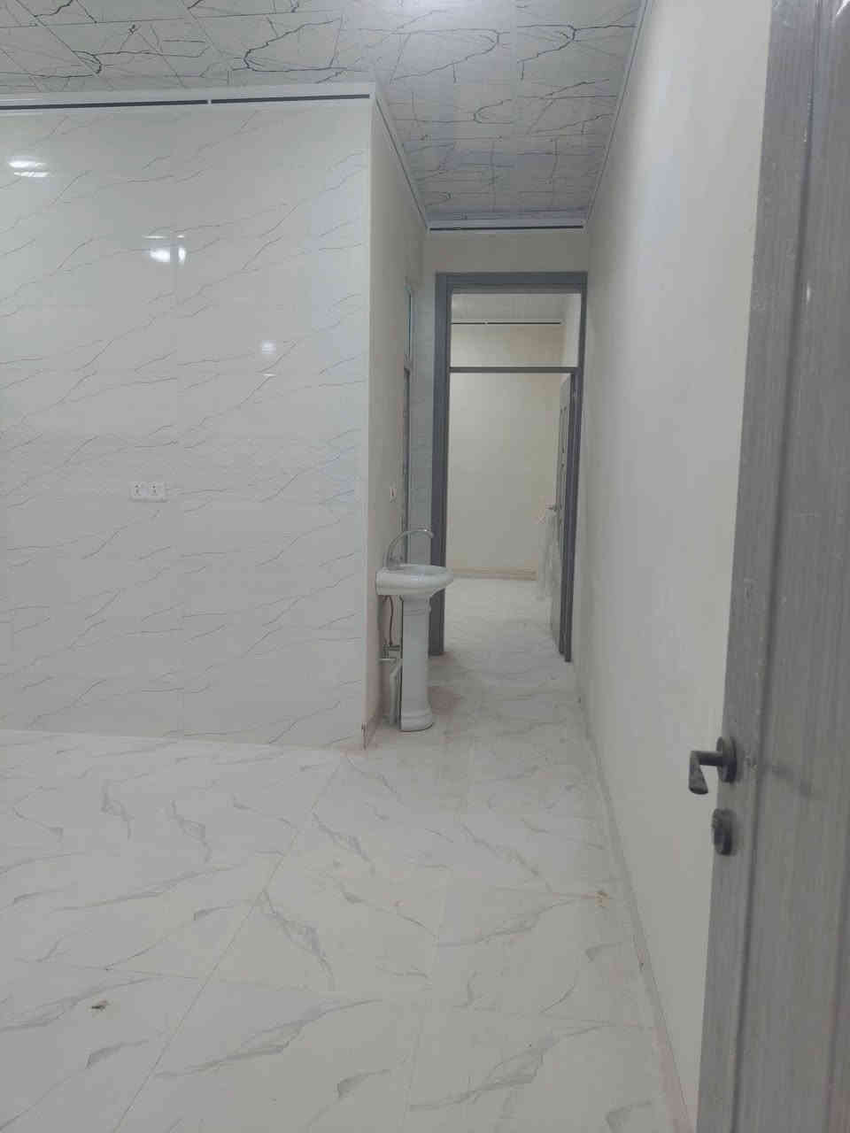 دارين للبيع عن طريق مصرف العقاري 
بناء قيد انشاء استلام مفتاح 
مساحة كل دار /100م 
طابق ونصف 
يحتوي على غرفتين نوم واستقبال ومطبخ وصحيات ودرج خارجي 
السعر /95مليون 
موقع /كركوك -مقاطعة 55
للاستفسار/***********
