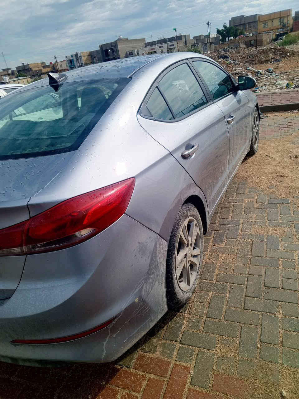 السلام عليكم  النتره للبيع  موديل  2017  وارد امركي 
سياره بيه  صبغ  صفحه بس  ضرره بس جاملغ  خلفي 
جهت  سايق و  صبغ  تكشير.... موبايل.. ***********
سعر.      (١٠٥)    وبيه. مجال. للطيبين   مكاني  الديوانية
