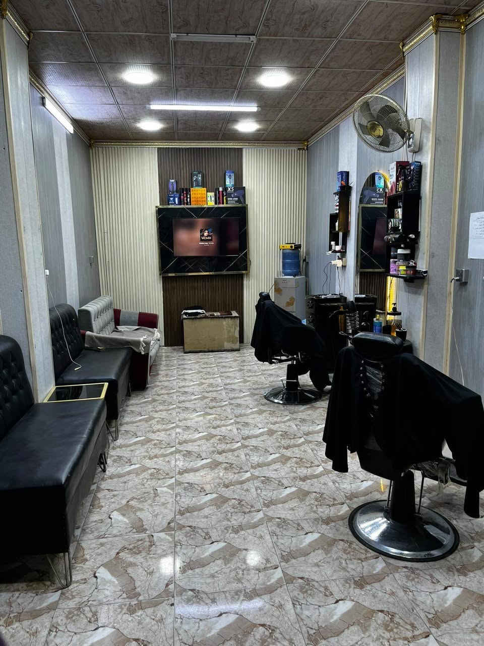محل حلاقه قرب جامع التقوى بحاجه الى حلاقه ذو خبرره  يجار الكرسي ٧٥ الف لمده ٣ اشهرر
رقم الوتساب ***********
