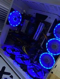 كيس xigmatek للبيع ذني ال 7 فانات وياه يعني فقط كيس وفانات بدون المحتو...