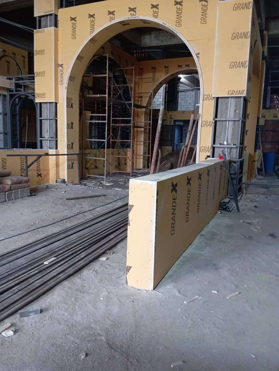 ابو احمد المصري لجميع انواع الديكورات جبسون بورد سحابات بورك واجهات ***********
