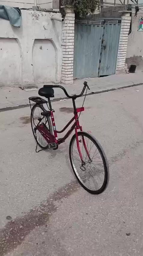 سلام عليكم البايسكل للبيع مديل 18 اوفيج احمر السعر 120وبي مجال مستعجل علفلوس لالاستفار***********
