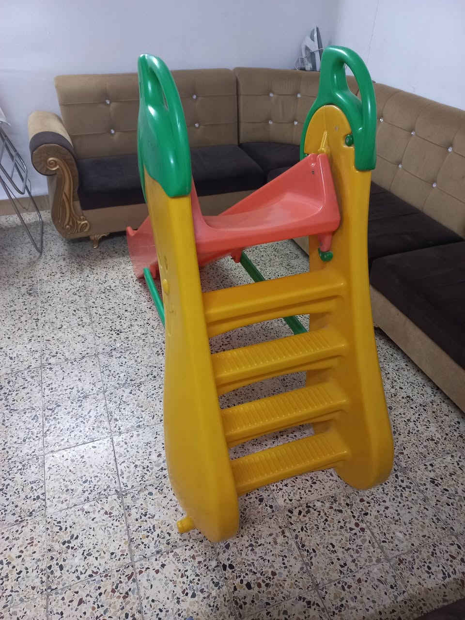 زحلقونة وديدية مثل ماموضح بالصورة للبيع السعر اثنينهم ١٢٥ الف للتواصل ***********
