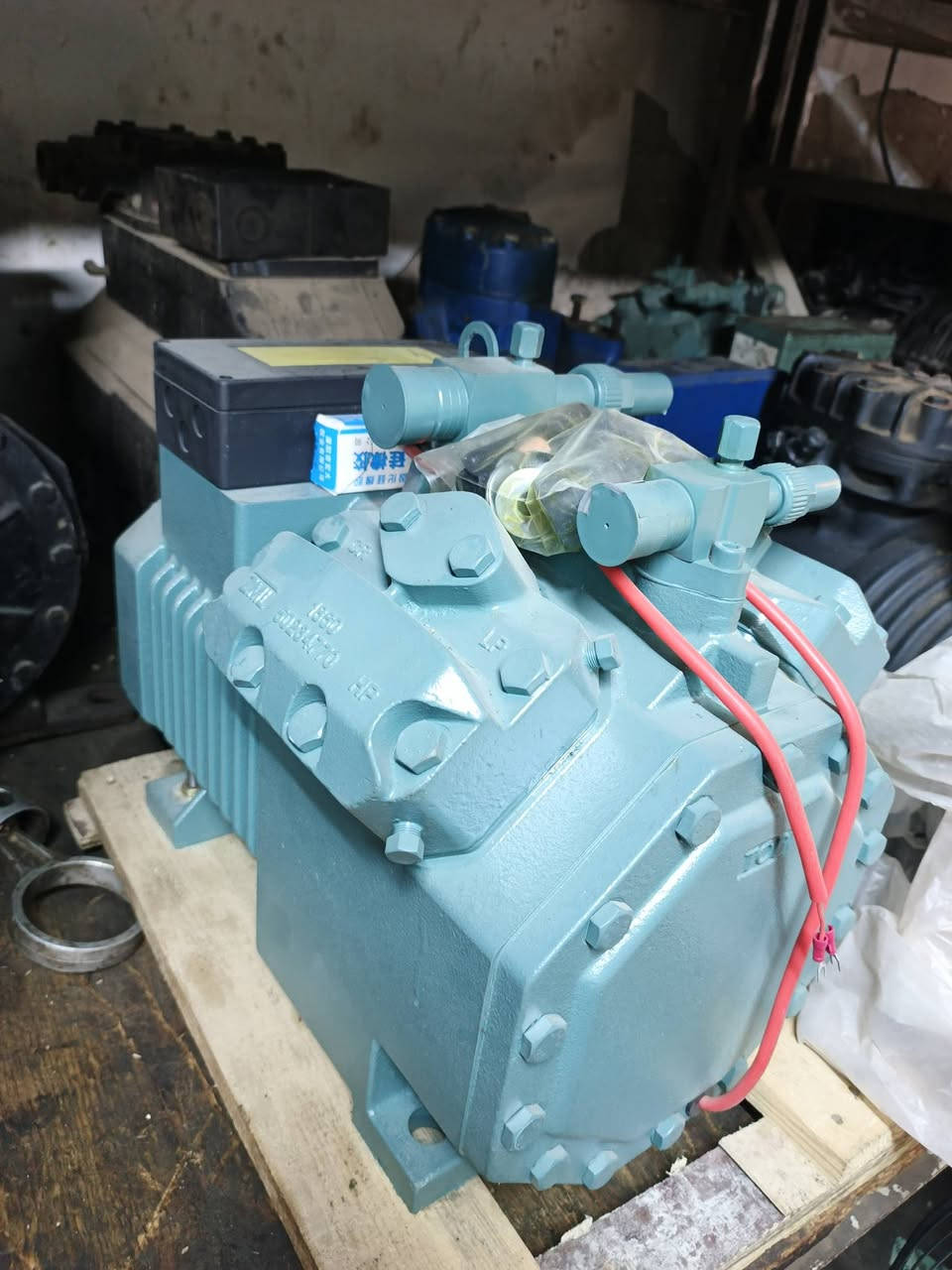 سلام عليكم متوفر جميع انواع كمبريسرات تجميد وتبريد الصناعي جودة عالية جدا ضمان العمل وسعار مناسبة بل ضافة الة جهزة تجميد وتبريد الستفسار *********** وتساب
