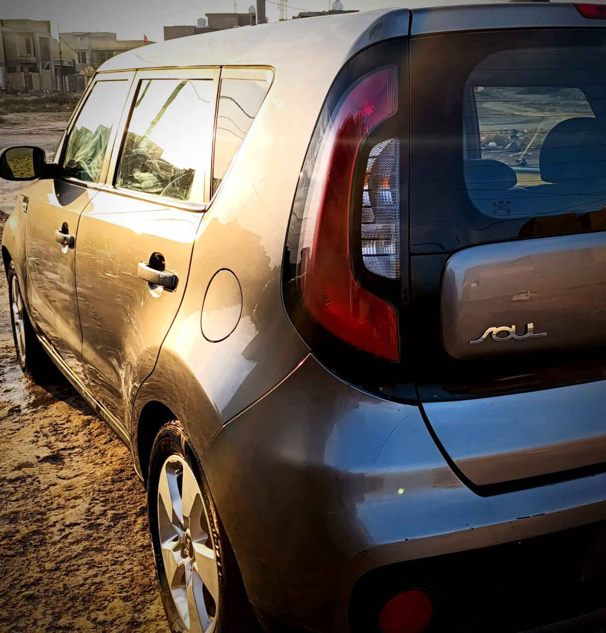 السلام عليكم للبيع كيا صول موديل ٢٠١٨ الضرر، واضح بالصور الايرباكات مكفولة رقمها بغداد باسمي موجودة بالكوت السعر ١١٥ ورقة للتواصل ***********
