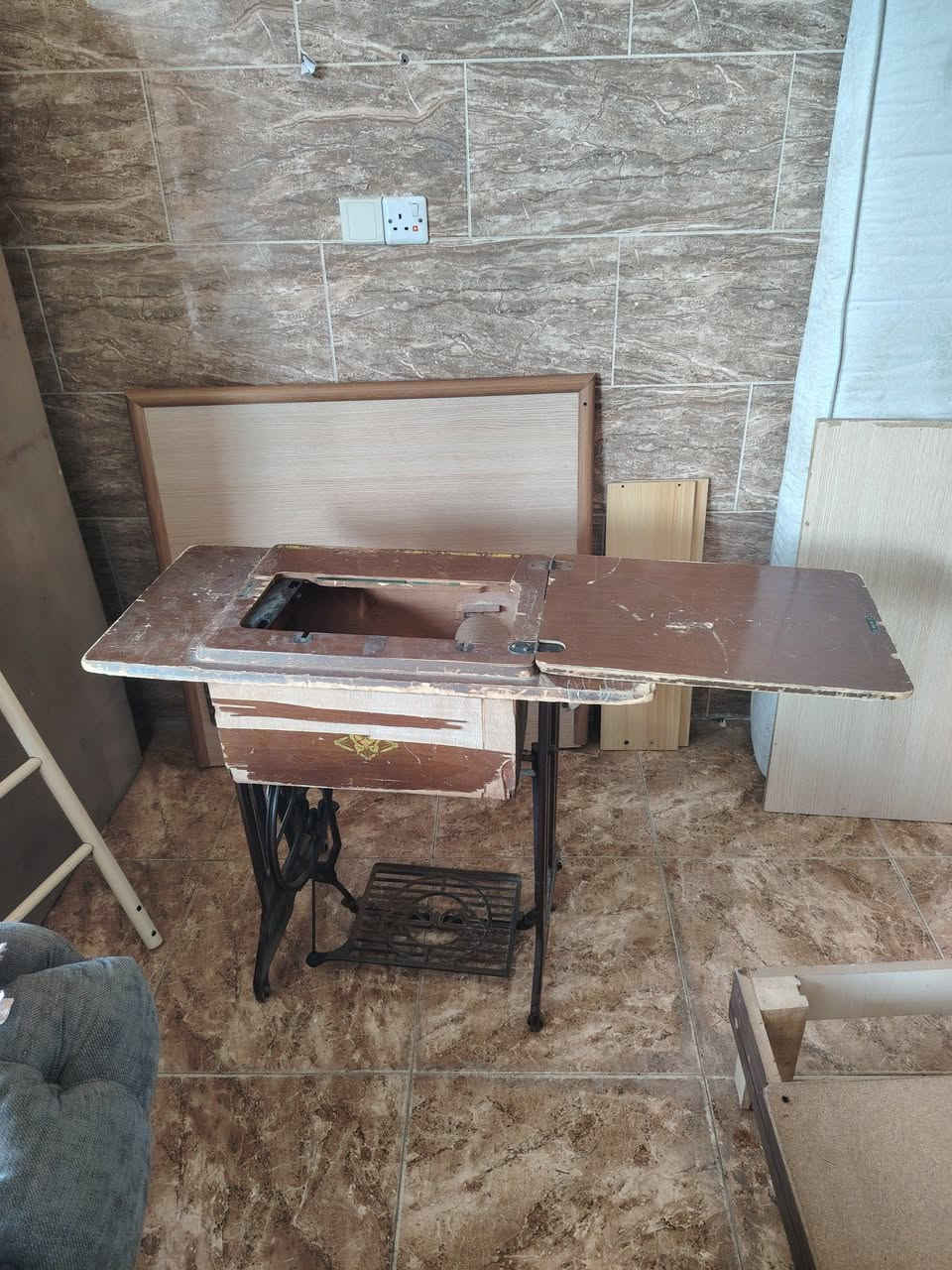 اغراض مستخدم للبيع 
العنوان بكرة جو القديم مقابل الكوميته 
للاستفسار *********** واتساب
