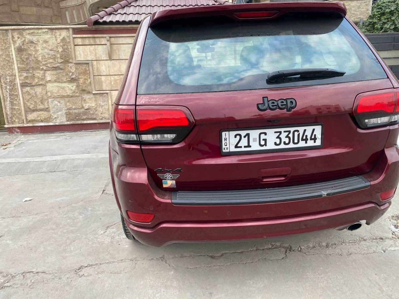 السلام عليكم
جيب كراند شيروكي 
 ايرباك سليم 2020
رقم سليمانية مميز باسمي
بلاك توب فول
فورويل ، سلايد ، ردار جانبي ، مانع تصادم 
حساس خلفي ، بصمة وتشغيل عن بعد 
ماشية 60 الف ميل 
الضرر مرفق 
صبغ ربع البنيد فقط 
تبديل قبق الجنطة نفس اللون
سونار مرفق بيها تعديل بسيط بالدواخل الخلفية 
السيارة تحتاج اعادة صبغ البنيد لان جرد وتحتاج صدر فقط 
فريز مبدل جديد
اطارات جديدة
كير ومكينة وكهرباء كلها جديدة
السعر 215 وبيها مجال
بغداد البنوك
مهندس عبدالله 
0772 353 7793
