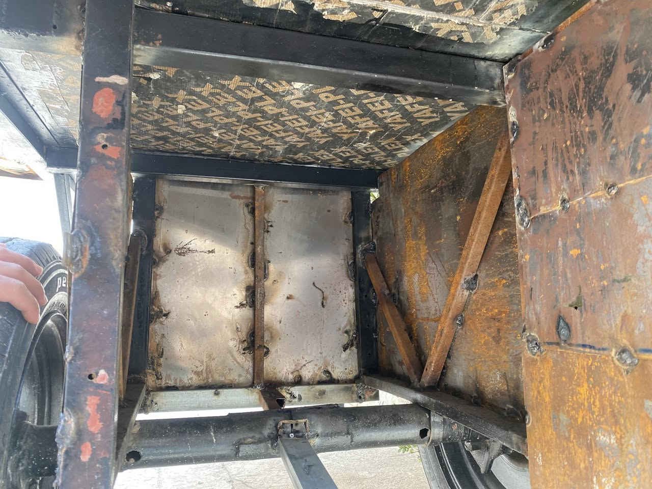 عربانه من حديد  حديد رقم واحد عربانه بل دفع خفيفه تايراتها انضاف جديدات  ويل نضيف  بيها صندوك  
السعر 150الف


**إذا كنت صاحب هذا الإعلان وتريد حذفه لأي سبب، رجاءا أرسل رسالة إلى الدعم الفني**