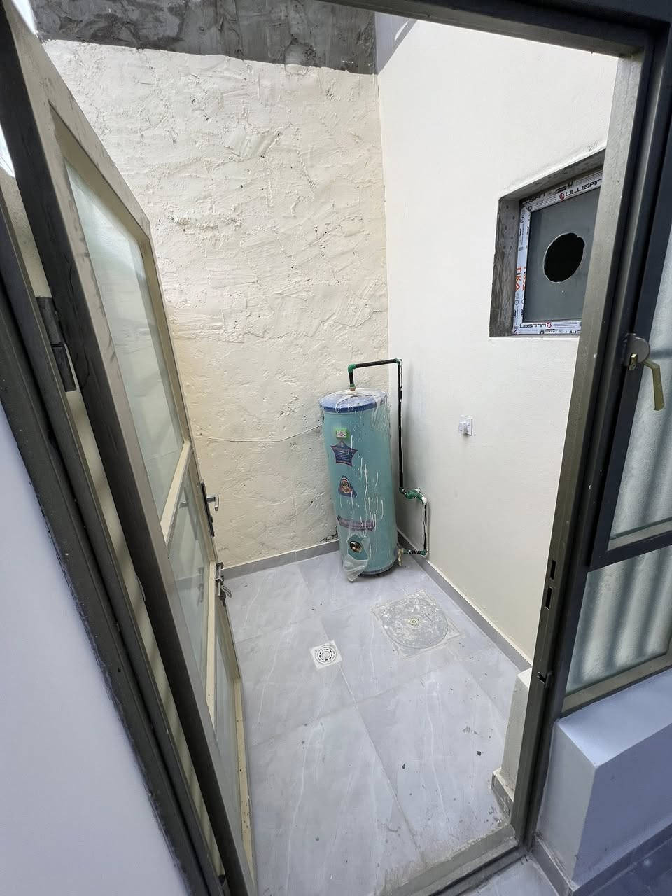 السلام وعليكم دار للبيع المساحة 100متر طابق ونص مفول يحتوي على صالة ومطبخ وحولي كبير وغرفتين نوم وحمام عدد 3 البيت نظام ديكورات جبسن بورد ونظام كامرات شغل درجئ اولى باسمي مباشر تنازل شركة الموقع الدورة البوعيثة مجمع العيثاوي شارع مول ادم  تفاصيل اكثر  للاستفسار (***********)(فقط واتساب***********)
