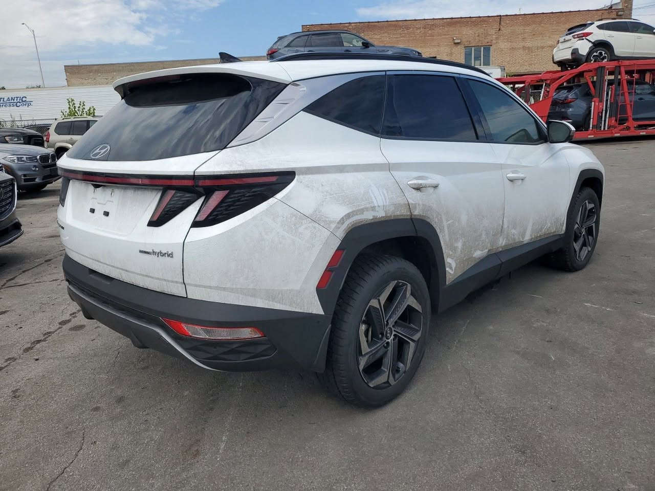 السلام عليكم للبيع هيونداي توسان هايبرد فول اعلى مواصفات السيارة الموديل2023 رقم بغداد الجديد محرك 1600 توربو هايبرد 
فول 1/1
جزء من مواصفات السيارة 
بانوراما 
شاحن وايرلس
بصمه تشغيل و ابواب 
الكراسي جلد 
 وتبريد و تدفئة
 والخلفية تدفئة 
كرسي السايق خزن ميموري 
كامرات ٣٦٠ درجة و تشتغل الكامرة الجانبية وية الاشارة
رادار امامي 
حساسات
اوتو ستوب 
هاند بريك بصمة و اوتو هولد  
صندوق كهرباء 
تحكم ستيرن جهتين 
ستيرن تدفئة 
النقطة العمياء بالمرايا الجانبية
السيارة ماشية 47 الف ميل قابل للزيادة 
السعر 205 بالمنشور لليريد يشوف صور الحادث
للاتصال ***********
