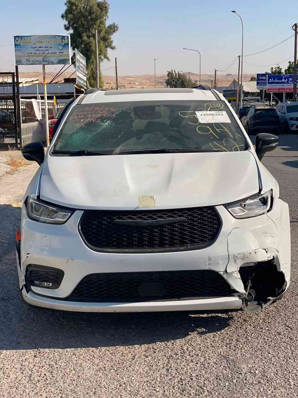كرايسلر باسفيكا لمتد S 2025  
محرك 6 سلندر بانزين  
مواصفات فول فول 1/1 رادار امامي جانبي ، خزن كشنات 
كشنات جلد و كهربائي ، تدفئة بالمقاعد الامامية و الخلفي و تبريد بالمقاعد الامامية  و هيتر بالستيرن 3 قطع تبريد ، تحكم منفصل ، هاند بريك الكترون  كامرة خلفية ، مراية كهربائي شفط  منفذ شحن USB , وType.c امامي و خلفي و الكشنات الاخيرة  الابواب و الصندوق كهربائي ،  شاشة ديجيتال بردات 
و باقي المواصفات معرفة ،
الضرر :موضح بلصور +مشترين الها باب يمين نفس اللون ومازده ودعاميه تباع مع السياره
مكان السياره المنطقه الحره شارع 20 شمال معرض تاج الاسطوره  
السعر 180$ 
مطروحه منطقه حره 
تدخل شهداء او حره
للتواصل : 

***********
