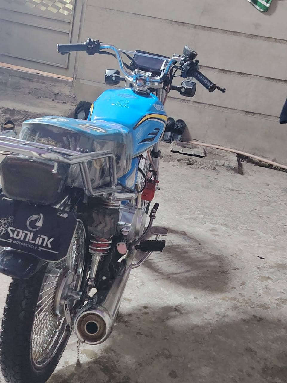 السلام عليكم دراجه للبيع سنيك ٢٠٢٥ دراجه نضافه فول السعر ٦٩٠ وبي مجال الرقم ***********
