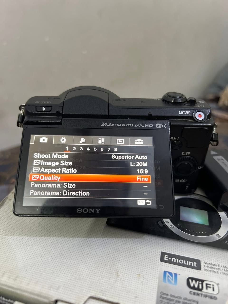 كاميرا سوني a5100
ميرور لس 24.3 ميغا بكسل
1080q 60 فريم
نظيفه شترها ما عابر ال5k
مع عدسة 16ملم فتحة 2.8 من سوني ( كت )
الكاميرا كُلش حلوه للاستخدام الشخصي والمحلات الي تحب التصوير السريع والفوري 

E-mont

مع بطاريتين ورام 128GB
وشاحنة وغطاء 
السعر 300 ألف وبيها مجال شوي كامل مع الملحقات

مكاني النجف 
***********
