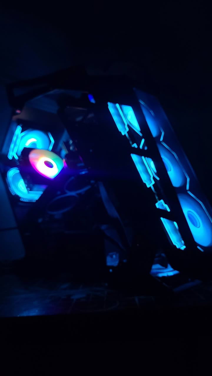 السلام عليكم ❤️
توفرت تجميعتين مرتبات للبيع 🌠 :

تجميعة رقم 1 :

I5 10400F 4.3GHZ
6Cores / 12Thread

Cooler Deepcool 120ML RGB NEW

M.B H410 GIGABYTE

RAM 16GB DDR4 Samsung (8×2)

GPU : RX 580 8GB MSI Armor 2304SP
هذا الكرت براند وأصلي وغير مجدد 

Storage : M.2 NVME 128GB Kingspec New
+HDD 500GB WD 100% Health

PSU 650W Thermalright 80% Plus Bronze 

CASE Dual Glass ROG + 5FANS A-RGB New
كيس مرتب حجم فوول تاور تهويته ممتازة وبيه رمونت وتحكم كامل بالRGB

السعر 600 ألف ❌️

السعر 580 ألف 🌠

تجميعة الثانية : 

CPU : I7 9700F
معالج قوي 

Cooler DeepCool 120ML A-RGB White
رجب متغير

M.B Z390 Asrock Extream 4 A-RGB
بورد خرافي وممتاز وبيه RGB وبيه منفذ Type-C
وبيه مشتتات للVRM ومدخلين M.2

RAM 16GB DDR4 (8×2) 3200MHZ Crucial
ماركة معتمدة
GPU : RX 580 8GB MSI Armor
كارت مرتب غير مجدد نظافة عالية
نسخة 2304SP يعني نسخة أصلية

Storage : SSD 128GB Kootion New
+HDD 1TB WD Blue Health 100%

PSU 650W 80% Plus Bronze

CASE White Full Tower Mesh + 4FANS RGB
كيس حجم كبير شكله ما شاء الله مفول وتهويته ممتازة ويدعم 11 مروحة 💯♥️🔥

السعر 610 ألف فقط ! 🌠

30 لعبة ويا التجميعة ⚡️⭐️💯%

الملاحظات : التجميعتين نظيفات فقط شد وألعب
حرارة مستقرة للكارت والمعالج حتى تراب ما بيهم 😁

التجميعتين بيهم نظام ويندوز 11 ✅️
مكاني موصل متوفر توصيل لجميع المحافظات ❤️

للتواصل : ***********
