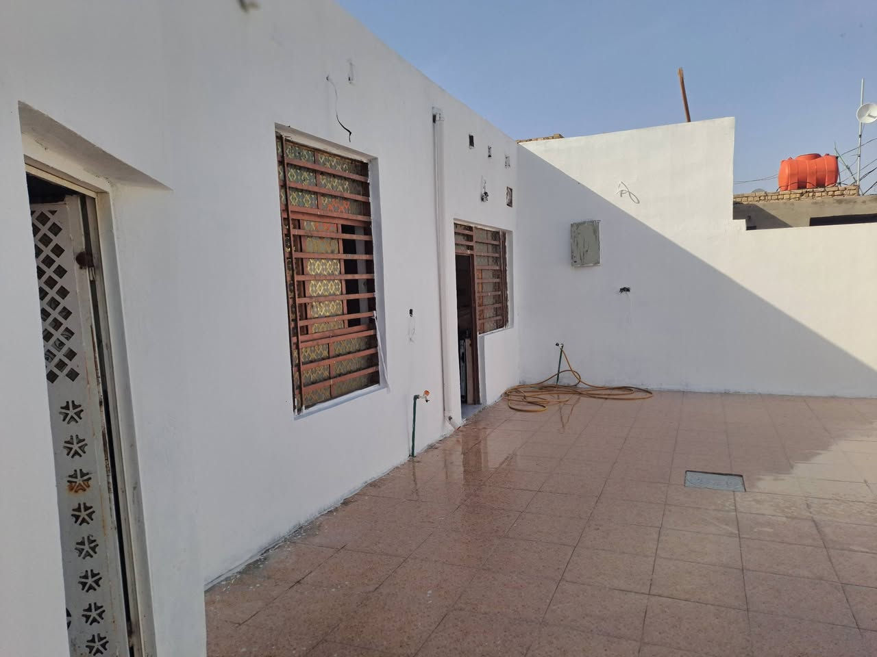 دار طابو زراعي سند ٢٥ مساحه 300متر باسمي قرار محكمه وداخل طابو بلديه مرقم حي الصدر الثالث نهاية شارع المستوصف المشر وع يبعد عن بيوت الطابو 150متر ماء وكهرباء مدار س مركز صحي كافه الخدمات   السعر 59مع المجال لاستفسار 
***********
