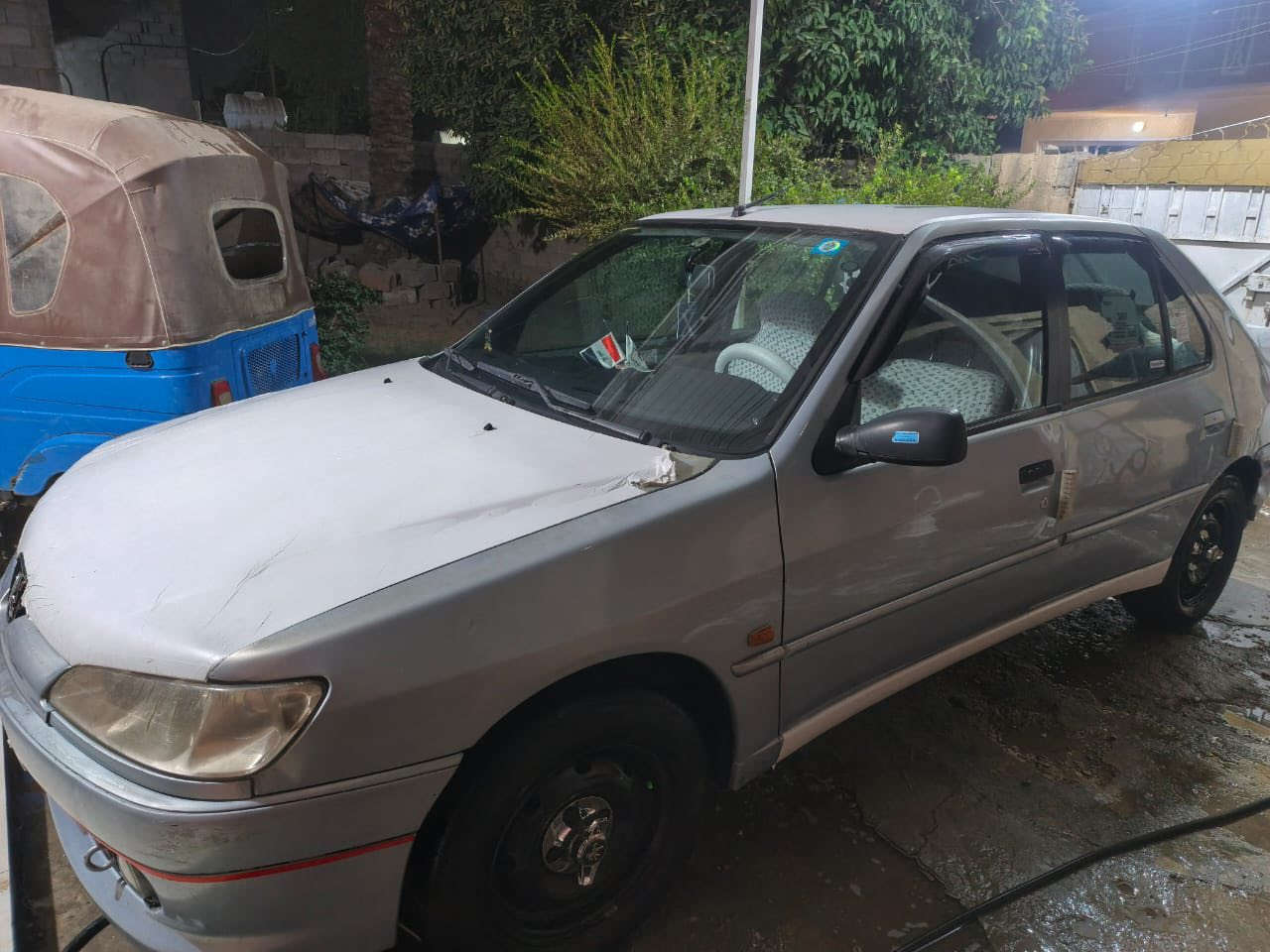 السلام عليكم بيجو 306. 2001 سياره لون سمائي تايرات جدد لايت زنون سماعات شوفر بيه فقط الجاملغ الامامي بي مرجع بارد السياره باسمي رقم بغداد
عنوان بغداد يم القوس مال بوب الشام 
رقمي ***********
