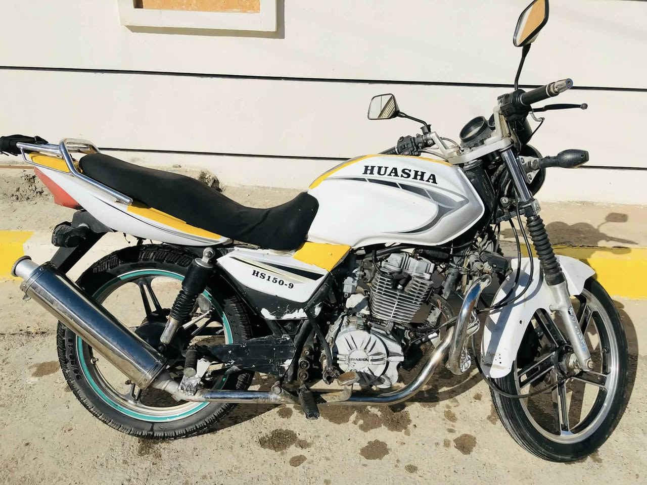 السلام عليكم…للبيع هيوشه موديل ١٧ النضافة كدام عينك محرك وكير شرط كمرك مدفوع باقي بس على اللوحات ب٧٠٠ وبيها مجال بسيط *********** مكاني الرمادي الملعب
