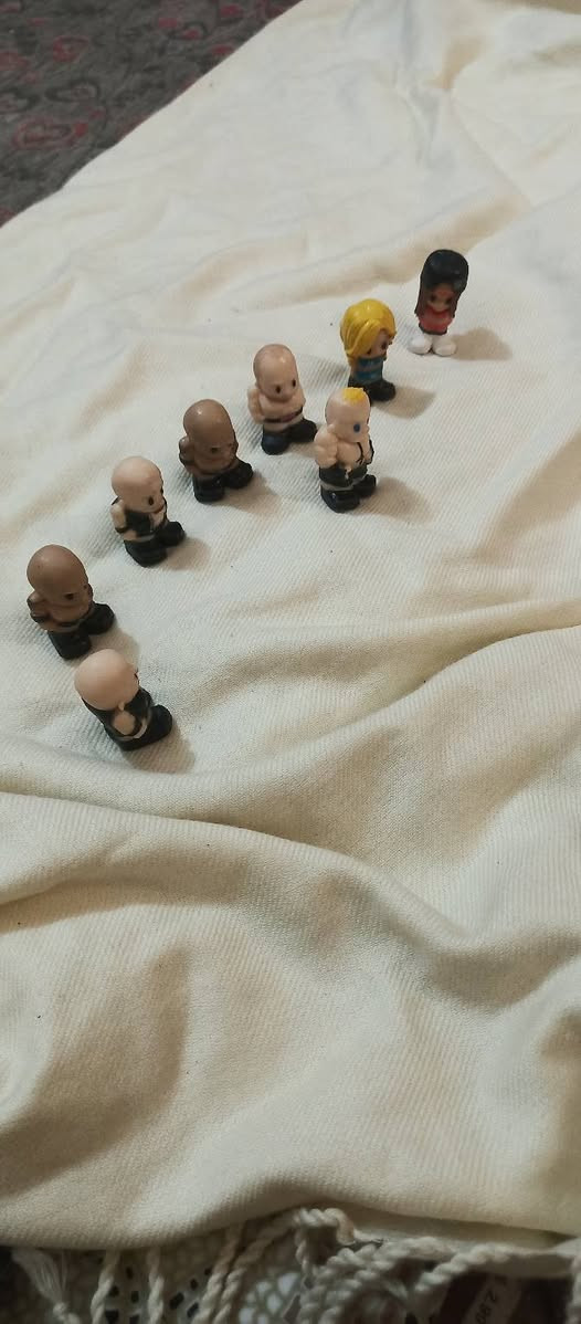 مجموعة من مجسمات WWE Ooshies الصغيرة التي تُستخدم عادةً كأغطية للأقلام.


**إذا كنت صاحب هذا الإعلان وتريد حذفه لأي سبب، رجاءا أرسل رسالة إلى الدعم الفني**